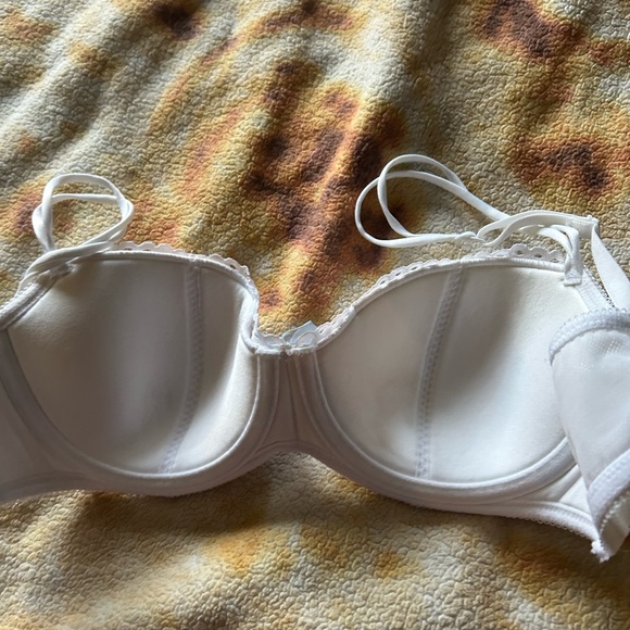b.tempt’d by Wacoal White Lace Bra 36C –Underwire Push-Up - Picture 3 of 4